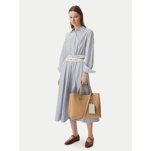 Torebka Tommy Hilfiger. Brązowe torebki klasyczne damskie Tommy Hilfiger, bez wzorów, bez dodatków. Za 699.99 zł.