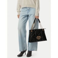 Torebka LOVE MOSCHINO. Czarne torebki klasyczne damskie Love Moschino, bez wzorów, bez dodatków. Za 1,099.00 zł.