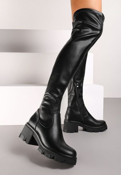 Czarne Kozaki na Słupku z Ociepleniem i Dopasowaną Cholewką Jessalina. Czarne kozaki damskie Renee, bez obcasa, na obcasie. Za 139.99 zł.