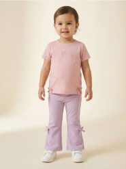 Bawełniana koszulka z haftowanym napisem - różowy. Czerwone koszulki dziewczęce Sinsay, l, bez wzorów, z bawełny, bez ramiączek. Za 15.99 zł.