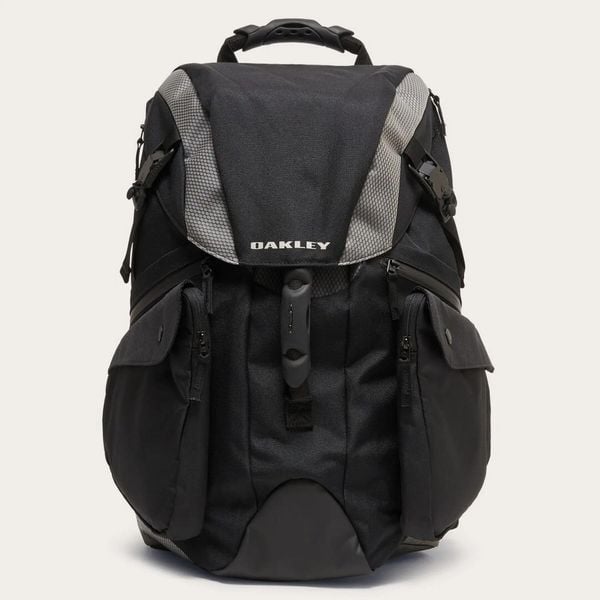 Plecak turystyczny unisex Oakley LATITUDE FLEX czarny FOS901676-02E. Czarne plecaki męskie Oakley, bez wzorów, z materiału. Za 996.33 zł.