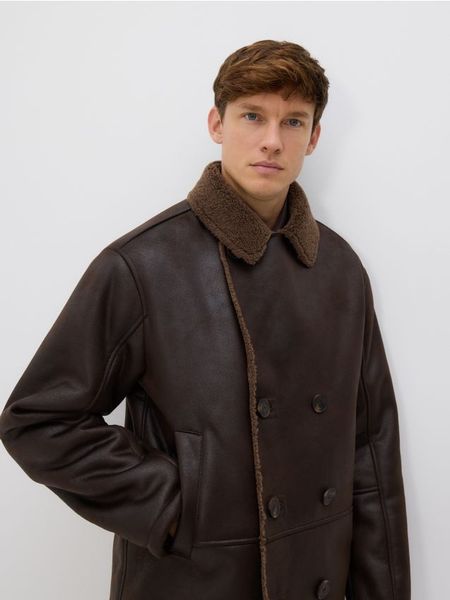 Kurtka sherpa z kołnierzem - ciemnobrązowy. Brązowe kurtki męskie Reserved, l, bez wzorów, z tkaniny, bez kaptura. Za 359.99 zł.