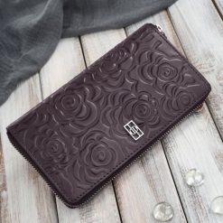 Portfel damski skórzany burgundowy w orientacji poziomej RFID Paolo Peruzzi AL-13-BGD. Czerwone portfele damskie bez wzorów, ze skóry. Za 89.00 zł.