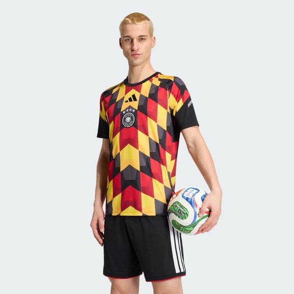 Koszulka domowa przedmeczowa Niemcy 26. Czarne t-shirty sportowe męskie Adidas, xl, z materiału, bez ramiączek, do piłki nożnej, climacool (adidas). Za 298.00 zł.
