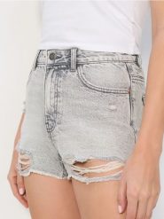 Szorty jeansowe high waist z przetarciami - szary. Szare szorty damskie Sinsay, bez wzorów, z jeansu, boho, z podwyższonym stanem. W wyprzedaży za 39.99 zł.