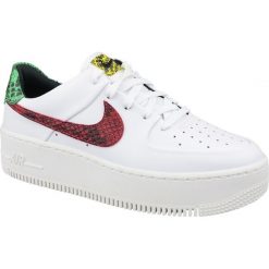 Białe Buty Nike Air Force 1 W Sage Lo Premium W BV1979-100. Białe buty sportowe na co dzień damskie Nike, bez wzorów, z materiału, nike air force. W wyprzedaży za 539.00 zł.