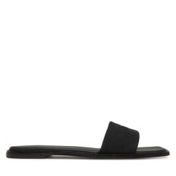 Klapki Calvin Klein. Czarne klapki damskie CALVIN KLEIN, bez wzorów, bez obcasa. Za 289.99 zł.