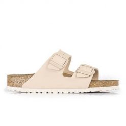 Klapki damskie Birkenstock Arizona. Brązowe klapki damskie Birkenstock, bez wzorów, z materiału, bez obcasa. Za 409.95 zł.