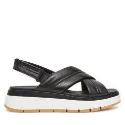 Sandały Clarks. Białe sandały damskie Clarks, bez wzorów, bez obcasa, na płaskiej podeszwie. Za 389.99 zł.