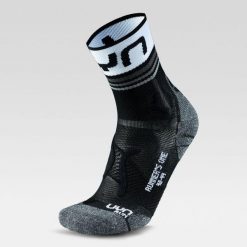 Skarpety do biegania damskie Uyn Runner's One Short. Czarne skarpetki damskie UYN, bez wzorów. Za 89.99 zł.
