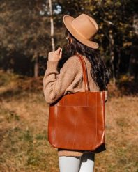 Skórzana torebka DAN-A T379 camel. Brązowe torebki klasyczne damskie DAN-A, bez wzorów, ze skóry, bez dodatków. Za 399.99 zł.