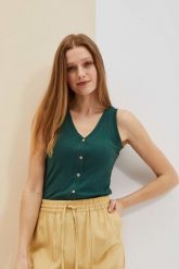 Prążkowany top malahitowy. Topy damskie MOODO, xs, bez wzorów, z elastanu, bez kołnierzyka. W wyprzedaży za 17.99 zł.