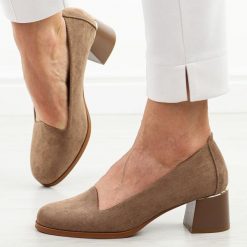Khaki zamszowe półbuty damskie na obcasie Potocki 12545. Brązowe półbuty damskie POTOCKI, bez wzorów, z jeansu, biznesowe, z okrągłym noskiem, bez obcasa, na obcasie. Za 169.00 zł.