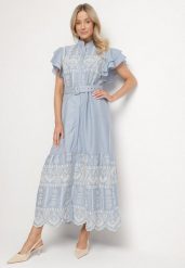 Niebieska Sukienka Boho o Rozkloszowanym Kroju z Haftem Falbanami i Paskiem Callindra. Niebieskie sukienki damskie Born2be, na co dzień, uniwersalny, bez wzorów, z jeansu, boho, bez kołnierzyka, bez ramiączek, maxi, proste. W wyprzedaży za 175.99 zł.