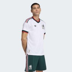 Koszulka wyjazdowa Meksyk 26 Authentic. Białe t-shirty sportowe męskie Adidas, bez ramiączek, do piłki nożnej, climacool (adidas). Za 649.00 zł.
