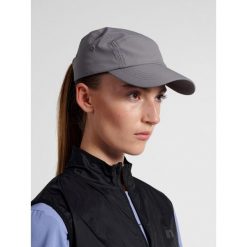 Czapka 5-panelowa Newline. Szare czapki zimowe damskie Newline. Za 157.50 zł.