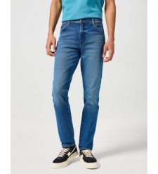 WRANGLER MĘSKIE SPODNIE JEANSOWE TEXAS SLIM RAINDROP 112355028 W12S017418. Niebieskie spodnie wizytowe męskie Wrangler, z bawełny. Za 229.99 zł.