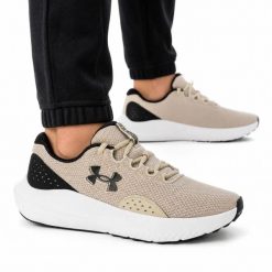 Buty męskie sportowe treningowe Under Armour UA CHARGED SURGE 4. Brązowe buty fitness męskie Under Armour, do biegania. Za 189.00 zł.