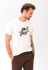 Biały t-shirt z printem, Comfort Fit, T-SITE. Białe t-shirty męskie Volcano, m, bez wzorów, z bawełny, bez kołnierzyka. Za 69.99 zł.