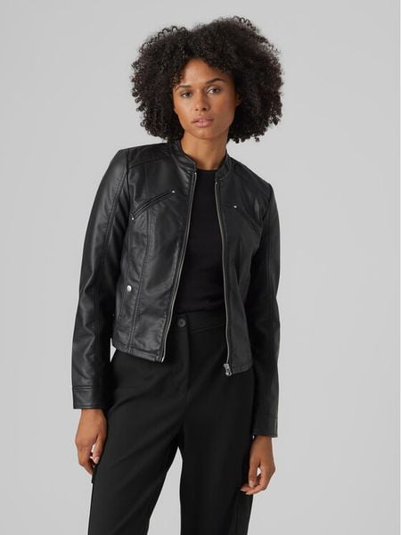 Vero Moda Kurtka z imitacji skóry Favodona 10288555 Czarny Regular Fit. Czarne kurtki damskie Vero Moda, m, bez wzorów, ze skóry, bez kaptura. Za 189.99 zł.
