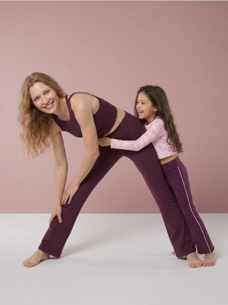 Sportowe legginsy flare Active - czerwony. Czerwone legginsy damskie Sinsay, l, bez wzorów. Za 49.99 zł.