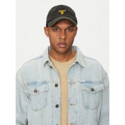 Czapka z daszkiem Guess. Czarne czapki męskie Guess, z aplikacjami. Za 79.99 zł.