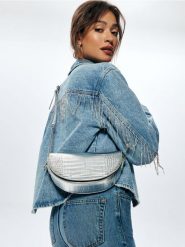 Torebka crossbody - srebrny. Szare torebki klasyczne damskie Sinsay, bez wzorów, ze skóry, bez dodatków. Za 49.99 zł.