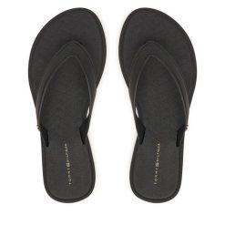 Japonki Tommy Hilfiger. Czarne klapki damskie Tommy Hilfiger, bez wzorów, bez obcasa. Za 189.99 zł.