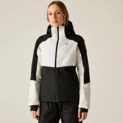 Damska kurtka narciarska Dare 2B Flurry II. Białe kurtki narciarskie i snowboardowe damskie Dare 2b, bez wzorów, z gumy, z kapturem, narciarskie. Za 403.90 zł.
