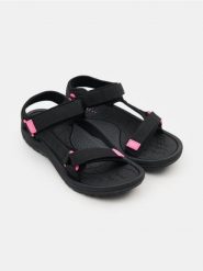 Sandały zapinane na rzepy - czarny. Czarne sandały damskie Sinsay, bez wzorów, bez obcasa. Za 49.99 zł.