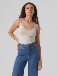 Vero Moda Top w kolorze kremowym rozmiar: S. Brązowe topy damskie Vero Moda, s, bez wzorów, z koronki, bez kołnierzyka. Za 43.99 zł.