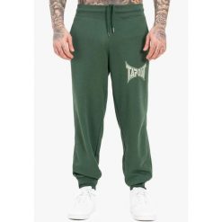 Spodnie dresowe w regularnym kroju Tapout. Zielone spodnie sportowe męskie TAPOUT, z bawełny. Za 237.00 zł.