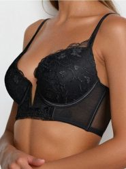 Biustonosz push-up z haftowaną koronką i efektem lureksu - czarny. Czarne biustonosze Sinsay, bez wzorów, z koronki. Za 35.99 zł.