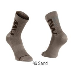 Skarpety rowerowe NORTHWAVE Extreme Air Mid Sock. Żółte skarpetki męskie Northwave, bez wzorów, z dzianiny. Za 120.00 zł.