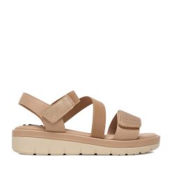 Sandały Go Soft. Czerwone sandały damskie GO SOFT, bez wzorów, bez obcasa, na płaskiej podeszwie. Za 139.99 zł.