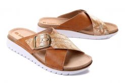 INBLU CN-32 camel, klapki damskie. Brązowe klapki damskie Inblu, bez wzorów, bez obcasa. Za 73.43 zł.