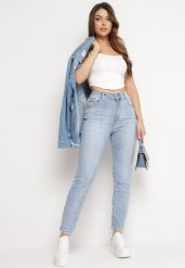 Jasnoniebieskie Jeansy o Dopasowanym Fasonie z Regularną Talią i Przetarciami Arinle. Niebieskie jeansy damskie Born2be. Za 119.99 zł.