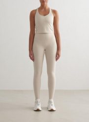 Damskie legginsy z wysokim stanem, squat proof modelujące Sculpting Fit beżowe. Brązowe legginsy damskie Aim'n, m, bez wzorów, z lycry. Za 254.40 zł.