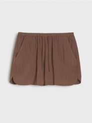 Wiskozowe szorty z domieszką lnu - brązowy. Brązowe szorty damskie Sinsay, bez wzorów, z wiskozy. Za 39.99 zł.