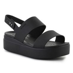 Sandały Crocs Brooklyn Low Wedge 206453-060 czarne. Czarne sandały damskie bez wzorów, z materiału, bez obcasa, na platformie. Za 367.32 zł.