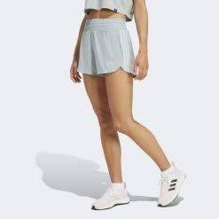 Spodenki fitness damskie ADIDAS 3S Pacer. Niebieskie spodenki sportowe damskie Adidas, bez wzorów, ze skóry, klasyczne, z podwyższonym stanem. Za 159.99 zł.