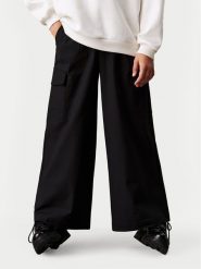 Calvin Klein Jeans Spodnie materiałowe IG0IG02616 Czarny Relaxed Fit. Czarne spodnie dziewczęce Calvin Klein Jeans, z jeansu. Za 299.99 zł.