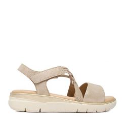 Sandały Go Soft. Żółte sandały damskie GO SOFT, bez wzorów, bez obcasa, na płaskiej podeszwie. Za 169.99 zł.