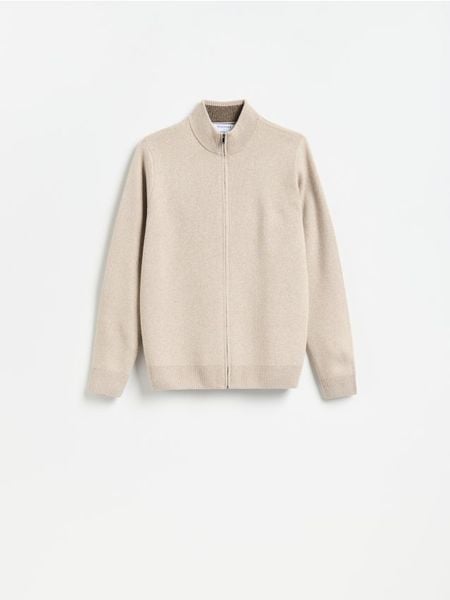 Rozpinany sweter z golfem - beżowy. Brązowe kardigany męskie Reserved, l, bez wzorów, z dzianiny, bez kołnierzyka. Za 149.99 zł.