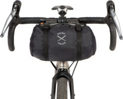 Torba na kierownicę Bagagerievelo Race Bar Bag - Drop Bar Restrap. Czarne torebki klasyczne damskie RESTRAP, bez wzorów, z materiału, bez dodatków. Za 670.25 zł.