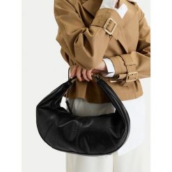 Torebka GINO ROSSI. Czarne torebki klasyczne damskie Gino Rossi, bez wzorów, bez dodatków. Za 249.99 zł.