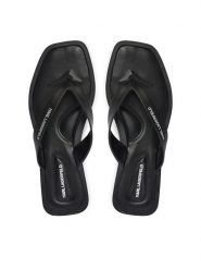 KARL LAGERFELD Japonki Brio II KL85406 Czarny. Czarne klapki damskie Karl Lagerfeld, bez wzorów, ze skóry, bez obcasa. Za 529.99 zł.