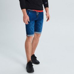 Szorty jogger - Granatowy. Niebieskie szorty męskie Cropp, bez kołnierzyka. W wyprzedaży za 69.99 zł.