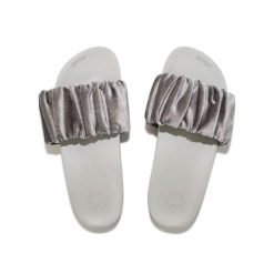Klapki basenowe damskie Flip Flop Pool Gentle Velvet. Brązowe klapki damskie Flip Flop, bez wzorów, bez obcasa. Za 103.00 zł.