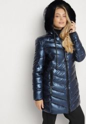 Granatowa Pikowana Kurtka z Kapturem z Futerkiem Zorria. Niebieskie kurtki damskie Born2be, plus size, bez wzorów, z dzianiny, z kapturem. Za 229.99 zł.
